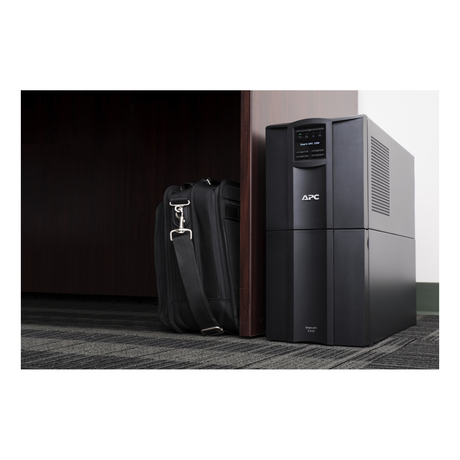 APC Smart-UPS, Line Interactive, 2200VA, Tower, 230V, 8x IEC C13+2x IEC C19 outlets, SmartConnect Port+SmartSlot, AVR, LCD